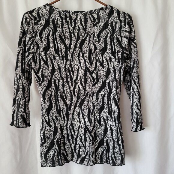 Apostrophe Small Blouse Black White Animal Print decorative buckle stretchy EUC - Picture 3 of 11
